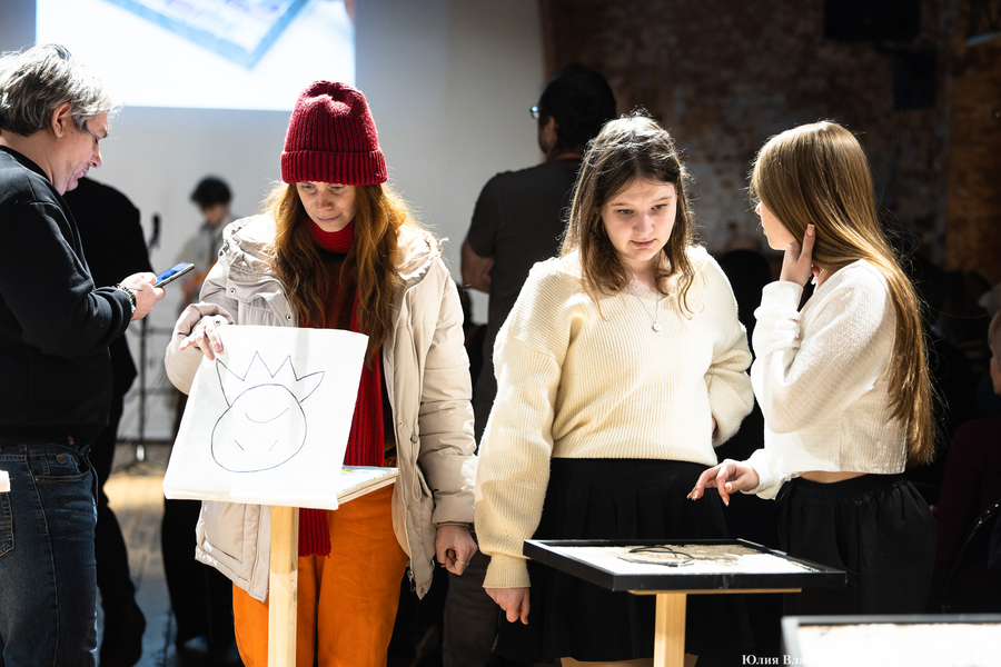 Что останется после нас: в «Воротах» открылась выставка современной мозаики