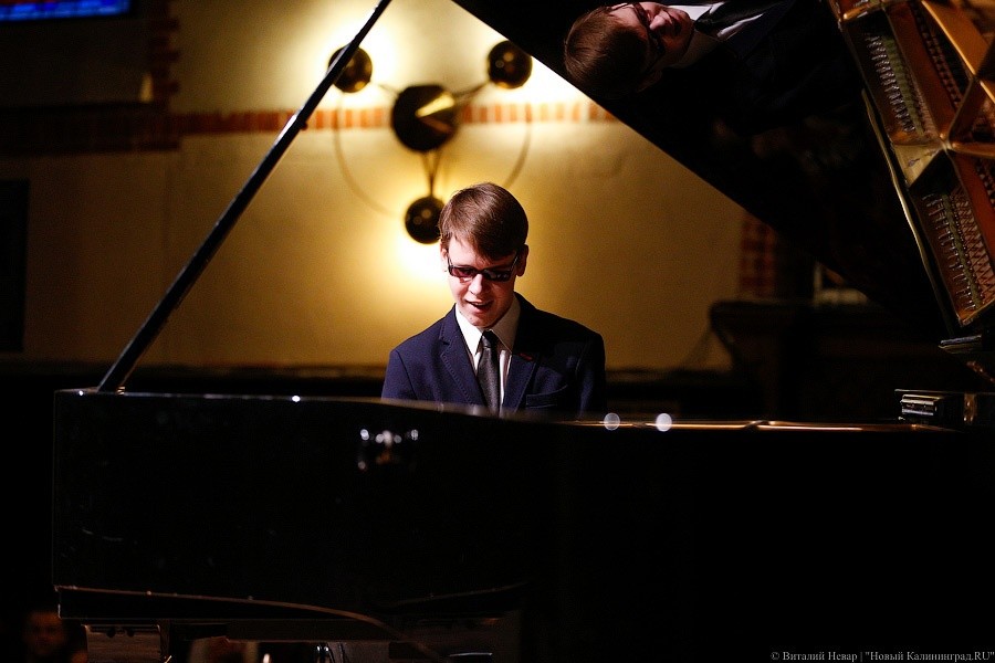 Слепой 17-летний пианист из Пионерского планирует выступить на концерте в Санкт-Петербурге