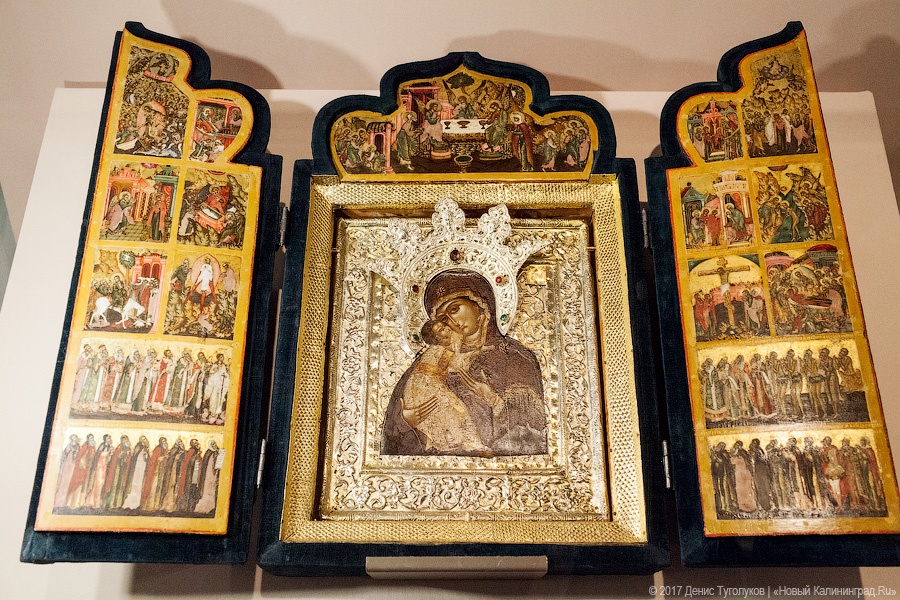 Из музеев Московского Кремля: в Калининград привезли древние иконы и оружие