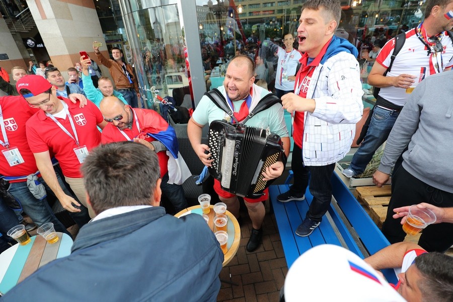 Партийные ладони и водка: как Калининград отметил второй матч ЧМ-2018 (видео)