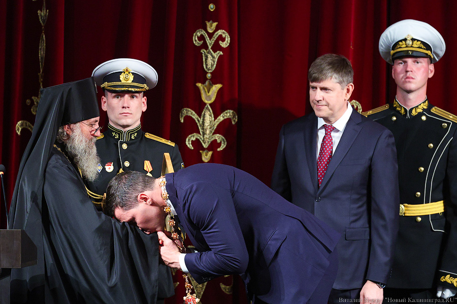 Оркестр, хор и караул: Антон Алиханов снова стал губернатором (фото)