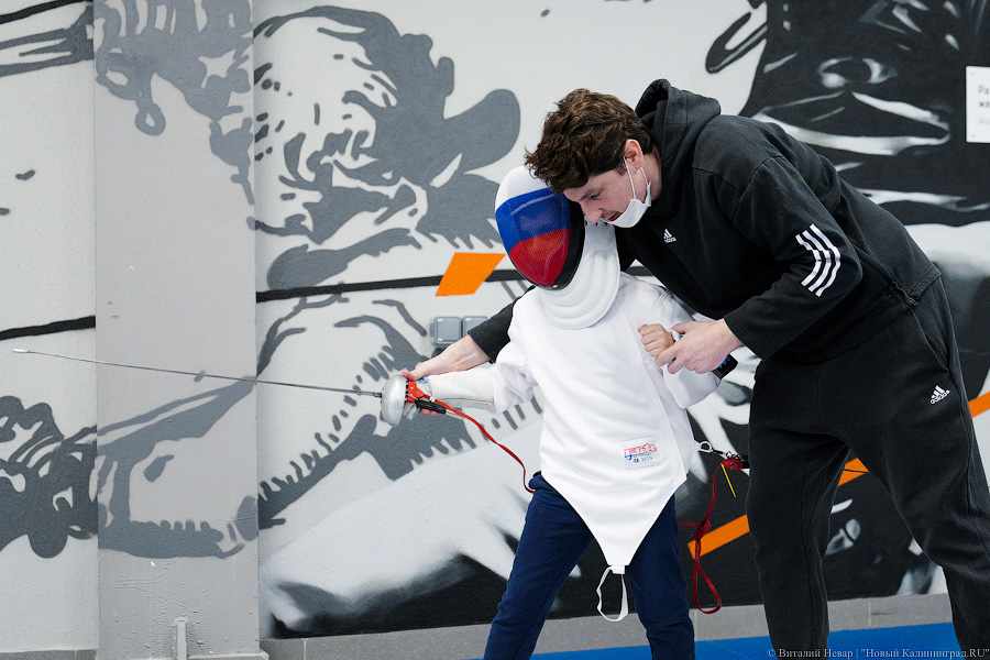 На острие атаки: в Калининграде открылась первая школа фехтования