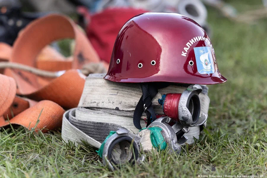 В Калининграде на территории ДС «Янтарный» проходят пожарно-тактические учения