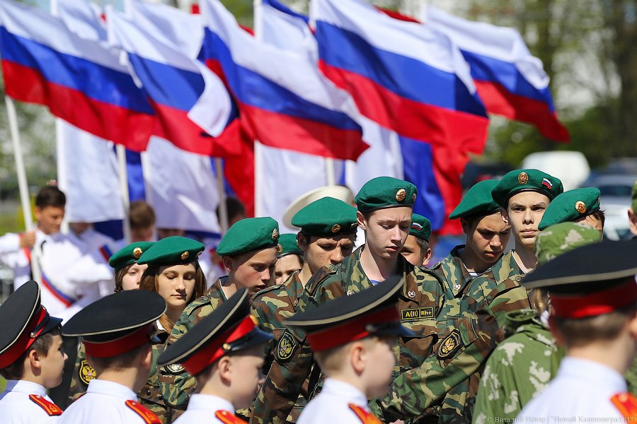 «А этот маленький»: в Калининграде прошел парад кадетов (фото)