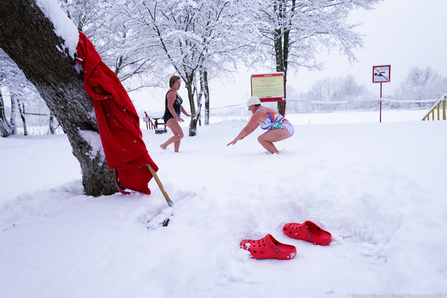 Самовар и прорубь: как проводят зиму калининградские моржи