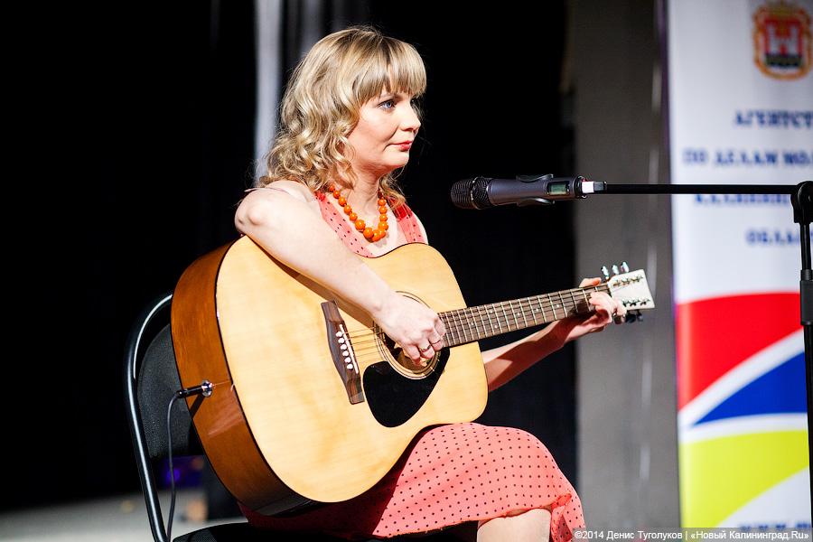 С неуместными шутками: как проходил финал конкурса красоты для будущих мам