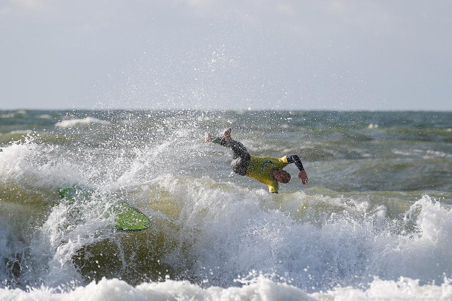 На волне «профи»: фоторепортаж с Чемпионата по серфингу в Зеленоградске