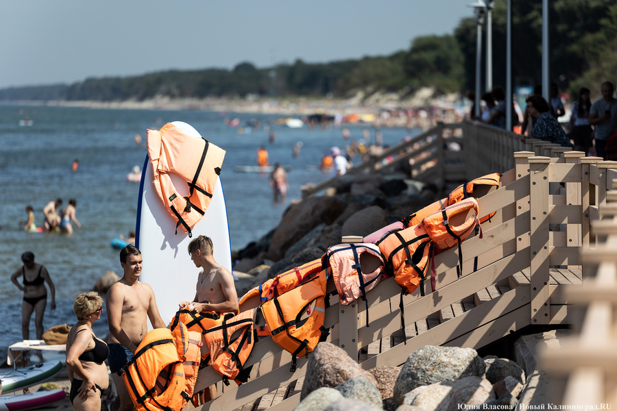 Опалённые солнцем: что происходит в Зеленоградске в рекордную жару (фото)