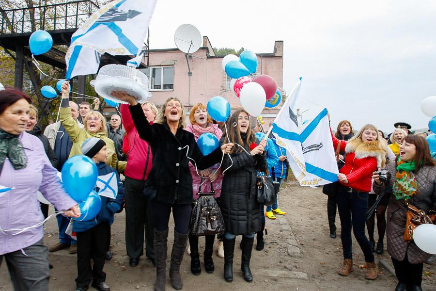 «Неустрашимый» со взбитыми сливками: боевой корабль вернулся из похода к берегам Сомали