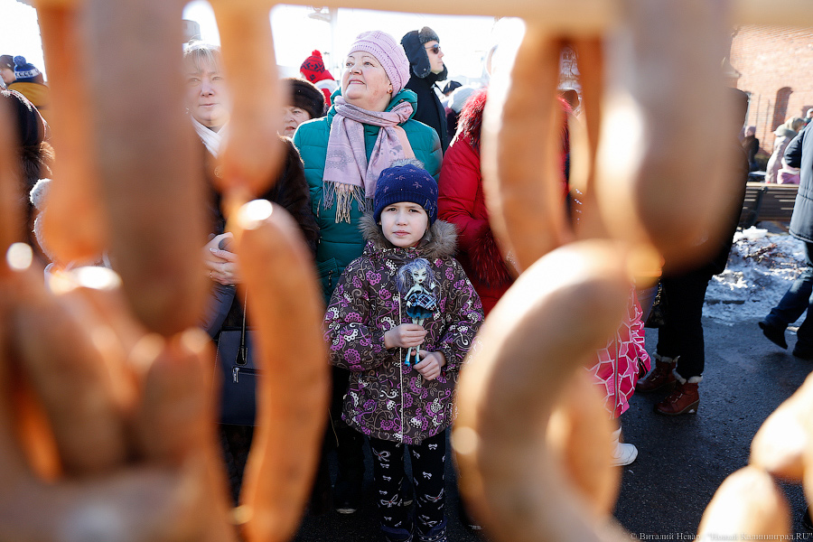 Дым, шум, колбаса: в Калининграде прошел День длинной колбасы