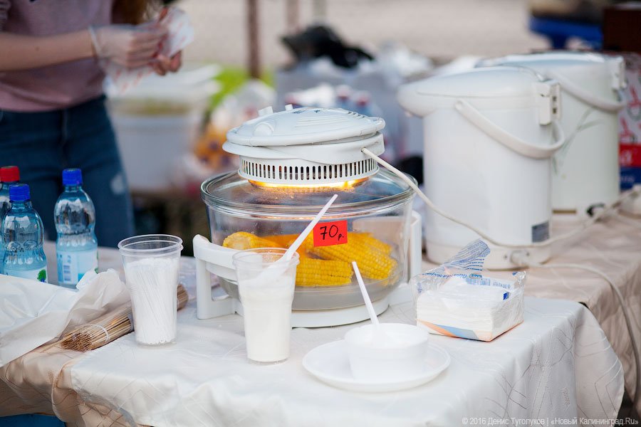 Голодные улицы: чем кормили калининградцев на День города