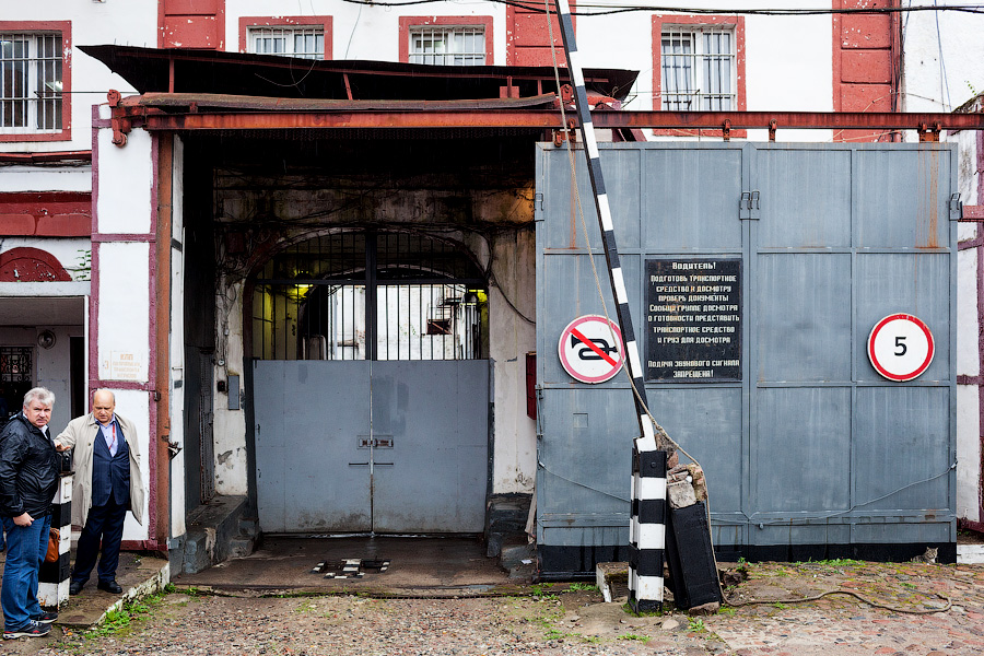 «У нас здесь не Алькатрас»: как сегодня выглядит замок Тапиау и что ждёт бывшую тюрьму (фото)
