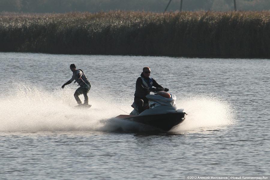 «Конец в воду»: фоторепортаж с закрытия аквабайк-сезона на Преголе