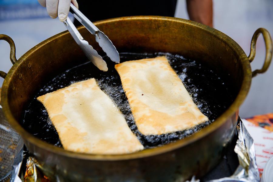 Картофельные кишки и шашлык на вилах: чем кормили на День города