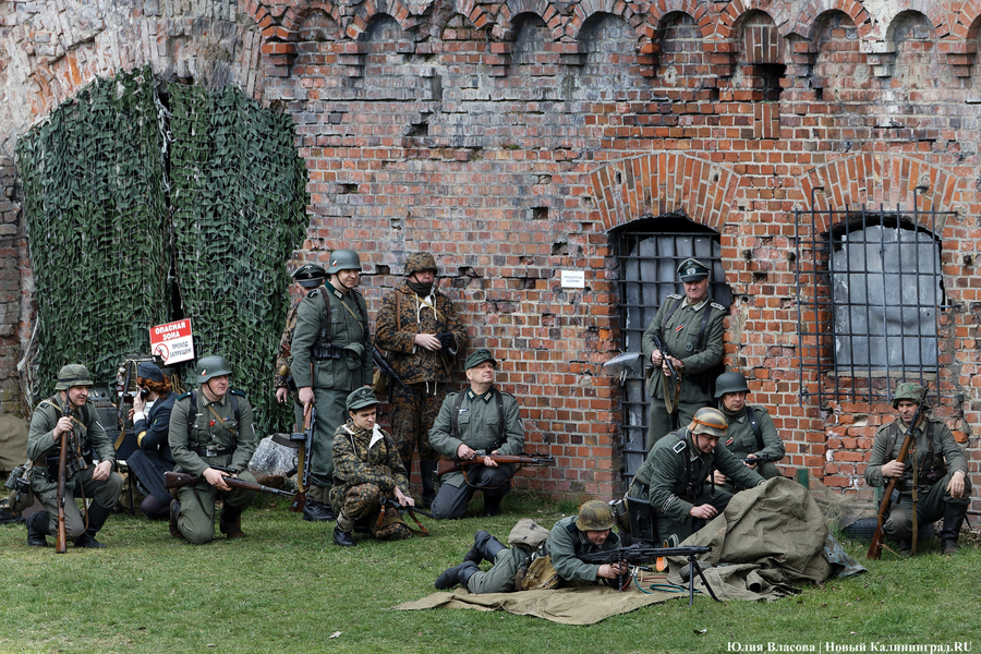 Двойной штурм: фоторепортаж с реконструкции взятия форта № 5 (фото)