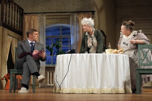 В июньском драмтеатре покажут комедии и сказки