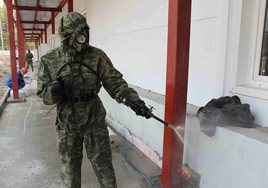 Военные химики провели дезинфекцию строящегося медцентра в Калининграде