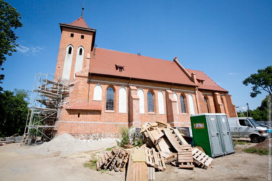 С середины девяностых: хронология восстановления кирхи Арнау