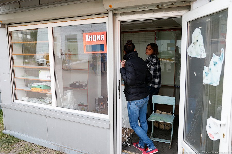 «Выпили, закусили и в храм»: на Острове началась война против палаток