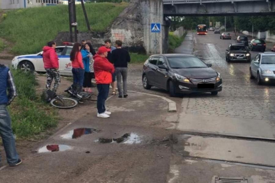 На ул. Полтавской водитель «Хендая» сбил 67-летнюю велосипедистку (фото)