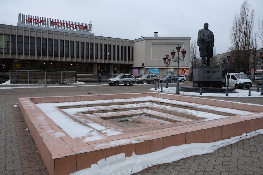 Трансляции через фасадный экран и ступени в граните: на Доме искусств начинают реконструкцию
