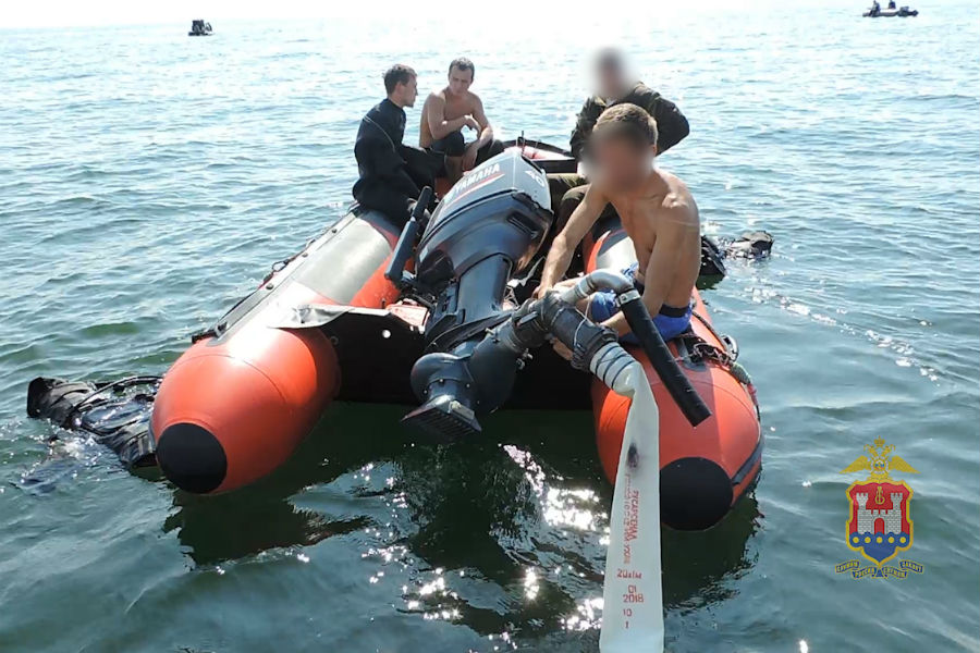 Калининградская полиция в море задержала аквалангистов-ловцов янтаря (видео)