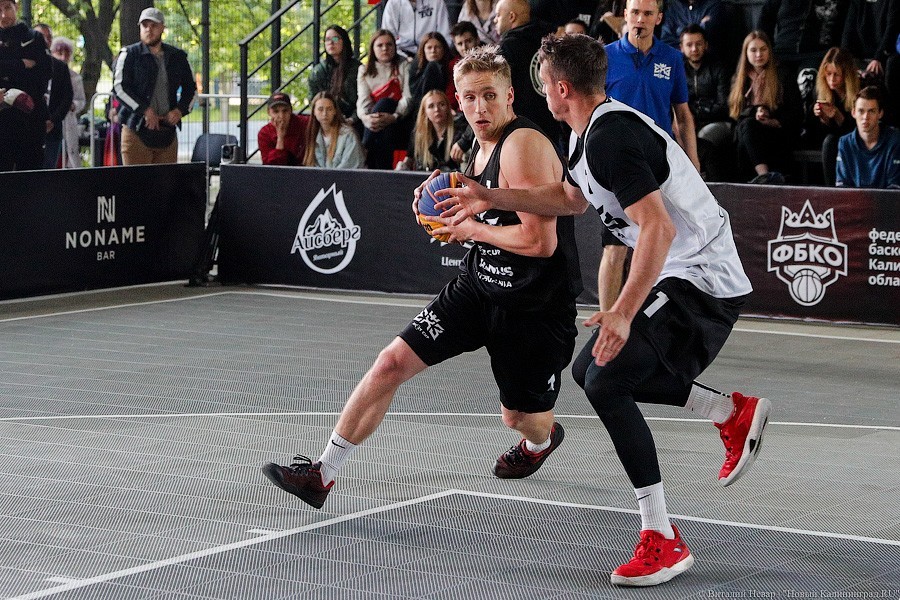 Слэмданк под мостом: в Калининграде прошел статусный турнир по стритболу (фото)