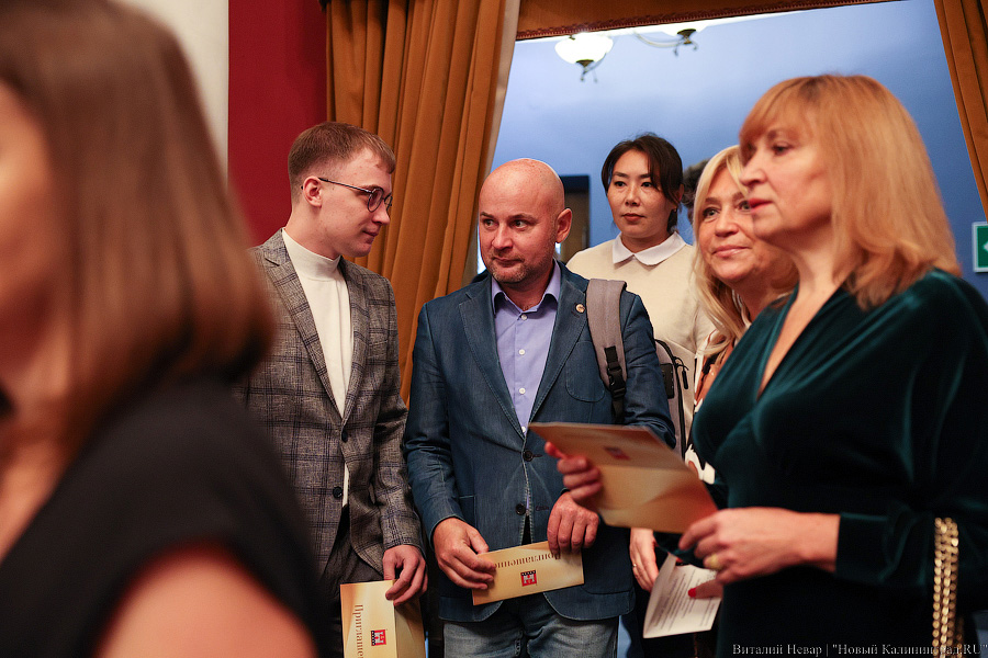 Оркестр, хор и караул: Антон Алиханов снова стал губернатором (фото)