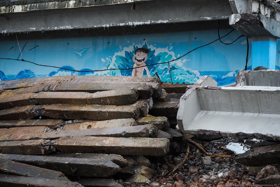 Обломки прошлого: как в Светлогорске разбирают старый променад (фото)