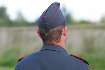 Прокуратура: пьяный мужчина напал на полицейского, когда тот разнимал дерущихся