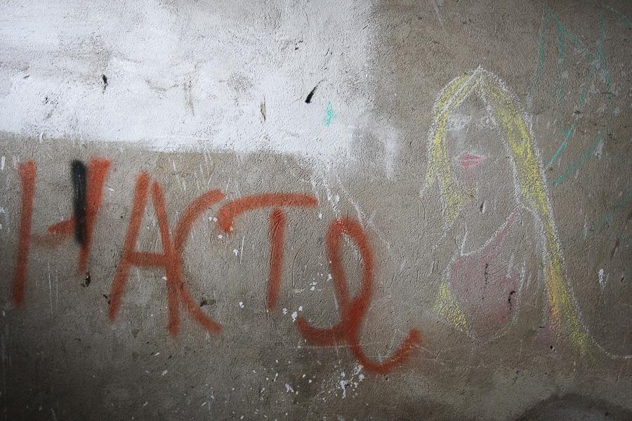 «Ладно, нас завалит, но детей?!»: власти Советска не спешат расселять аварийный дом