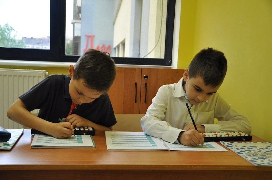 Менар Genius — Центр ментальной арифметики и скорочтения