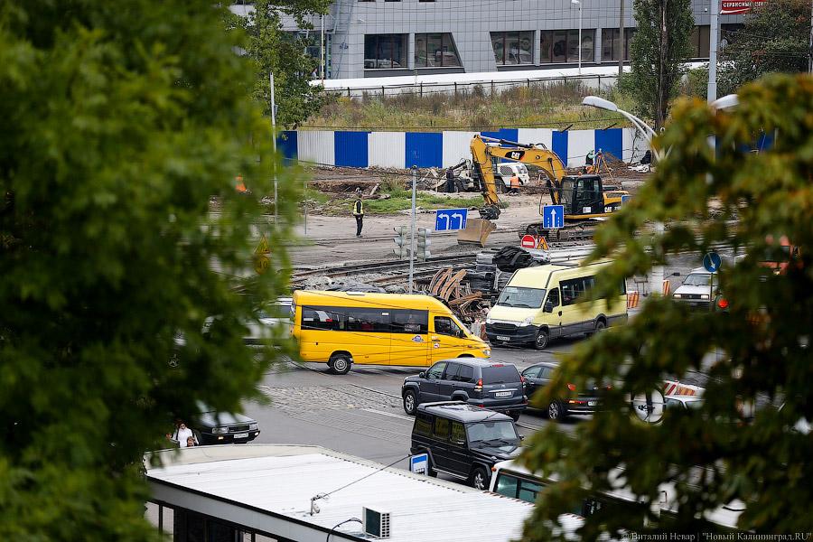 Пробки по центру: новая схема движения вызвала заторы на площади Василевского