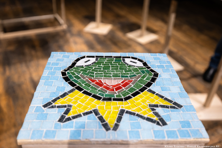 Что останется после нас: в «Воротах» открылась выставка современной мозаики