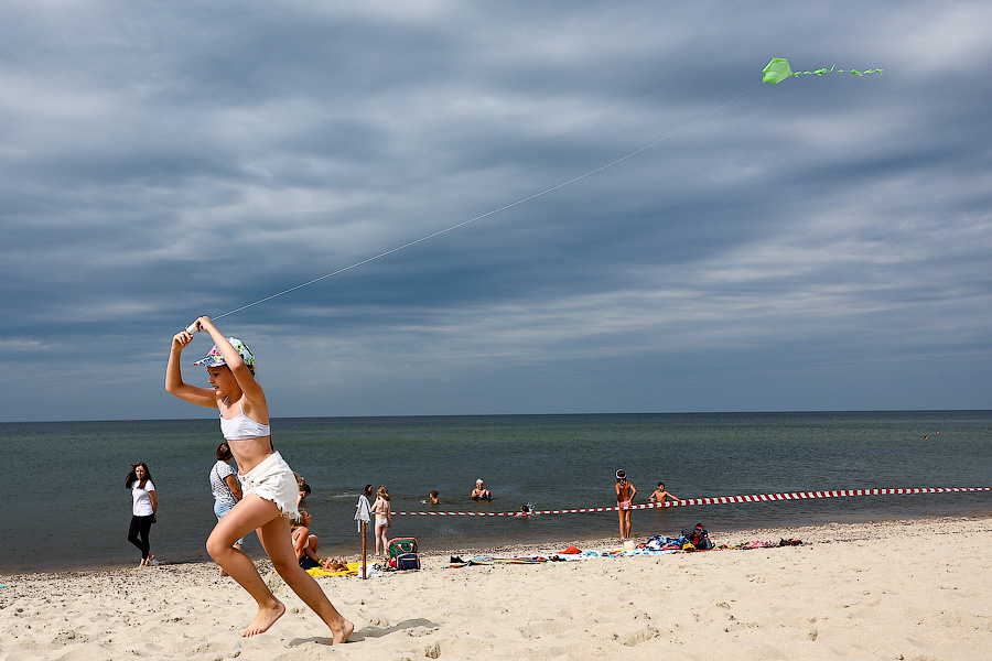 Отчего змеи летают как птицы: на Куршской косе провели фестиваль воздушных змеев (фото)