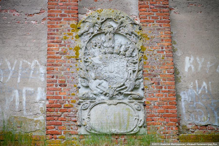 Часы и вороны: кирха в поселке Ушаково приходит в упадок