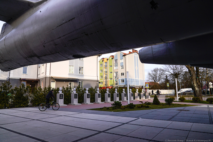 В Чкаловск вернули бюсты лётчиков после реставрации. Вот как они теперь выглядят