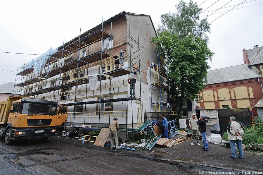 Балтийск спешно ремонтирует дороги и фасады домов ко Дню ВМФ