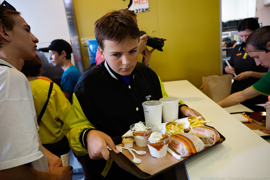 Очередь за жирами и углеводами: в Калининграде открылась замена «Макдоналдсу»