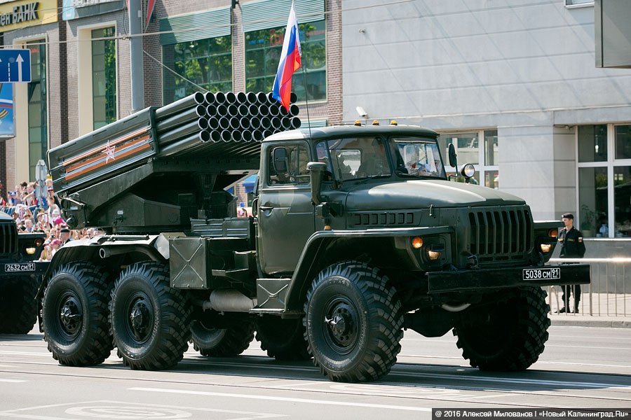 По главной улице с оркестром: как в Калининграде прошёл Парад Победы (фото)