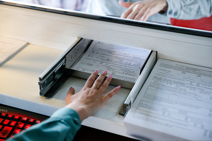 Калининградка засудила приставов, не выпустивших её сына во Францию