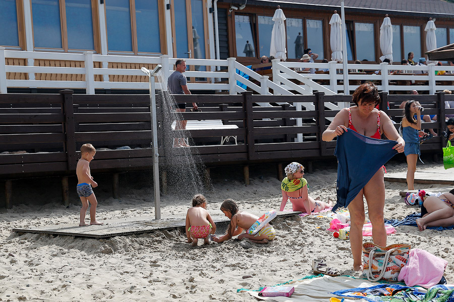 Спаси себя сам: кто отвечает за безопасность людей на пляже в Зеленоградске