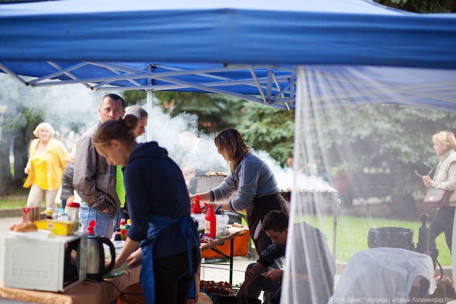 Голодные улицы: чем кормили калининградцев на День города