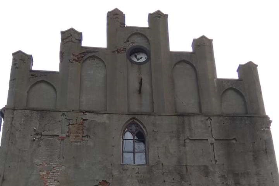«Церковь сторожит Георгенбург»: как планируют реставрировать замок под Черняховском