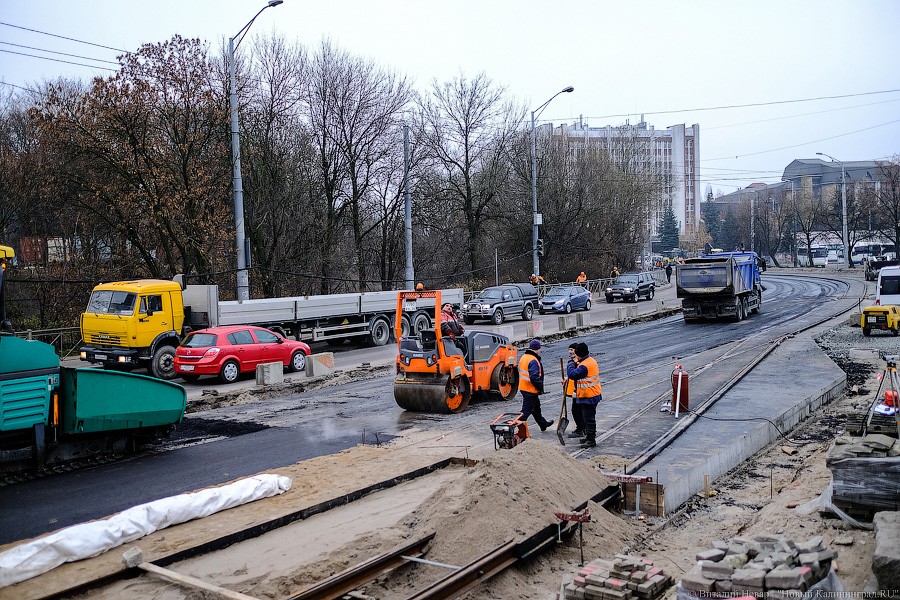 Временная брусчатка: как Киевскую готовят к техническому открытию движения (фото)