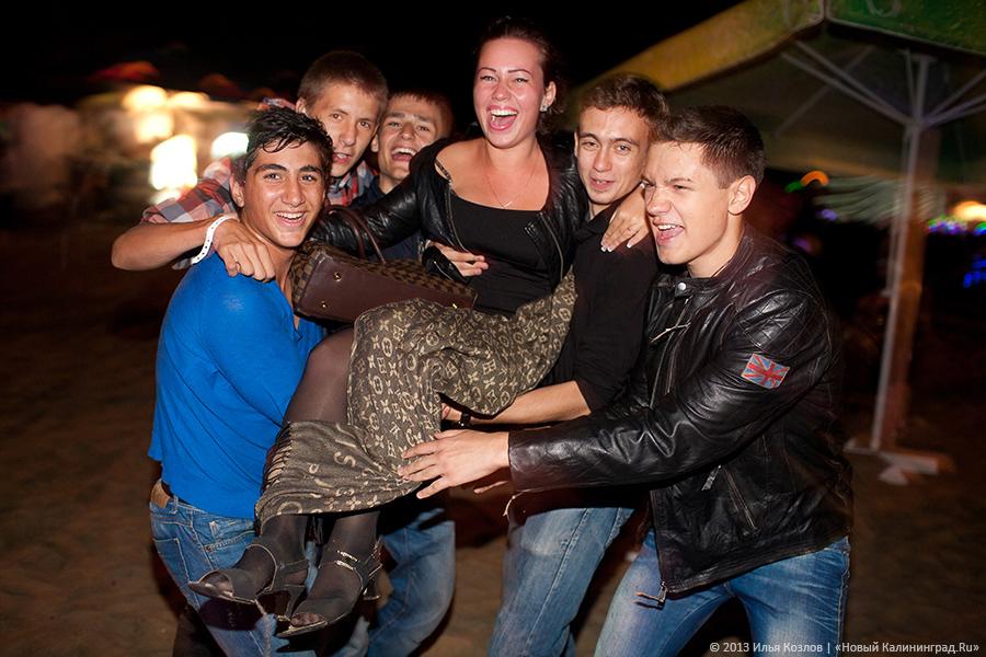 Последний летний опен-эйр: в Зеленоградске прошел фестиваль «Янтарный пляж»