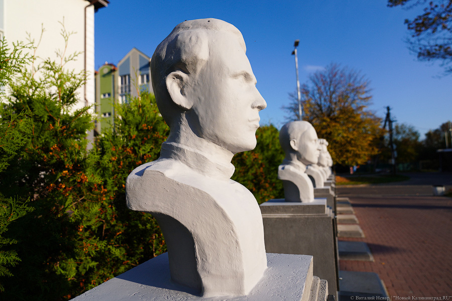 Ещё одна попытка: в Чкаловск вновь вернули бюсты лётчиков (фото)