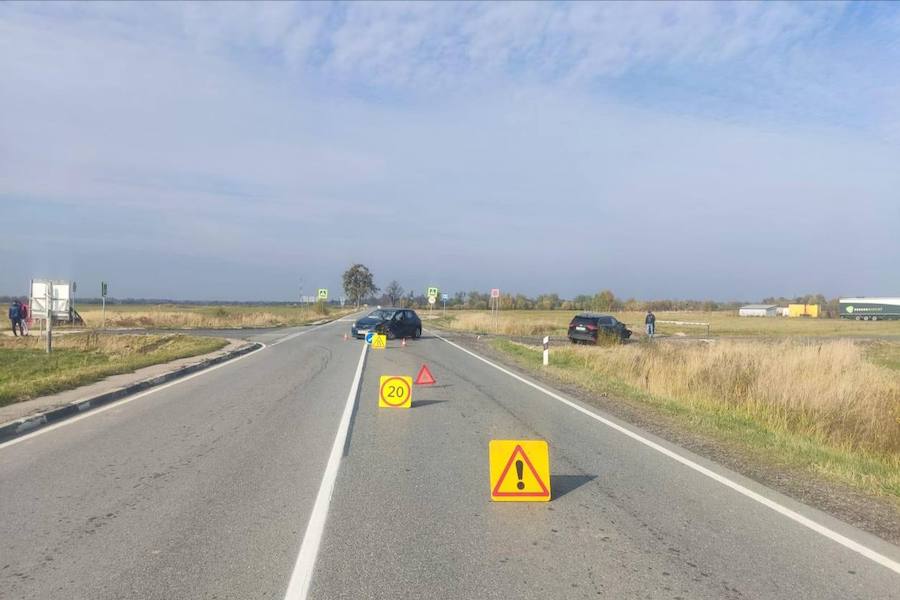 При столкновении двух «Тойот» пострадали два 60-летних пенсионера (фото)