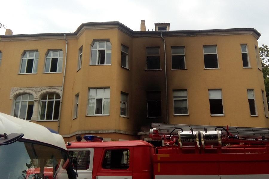 В Калининграде из-за пожара эвакуировали 4-й роддом (фото)