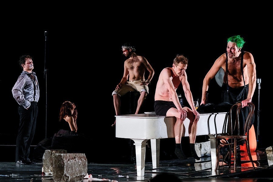 Живых больше нет: «Балтийские сезоны» завершились антивоенным спектаклем (фото)